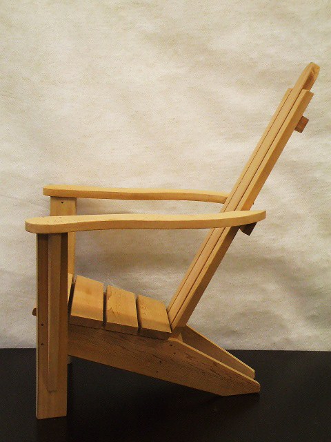 Modèles de fauteuils et table de jardin, réalisés en red-cedar